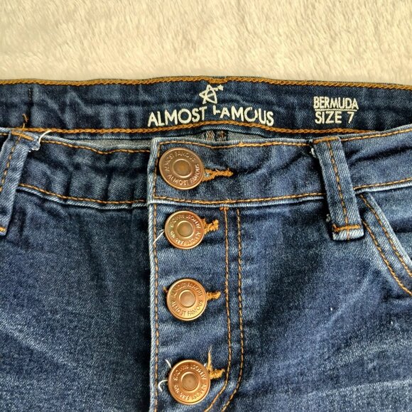 Almost Famous Size 7 Women’s Blue Denim Bermuda Shorts Stretch Button Up - Picture 4 of 8